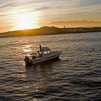 bateau et coucher de soleil